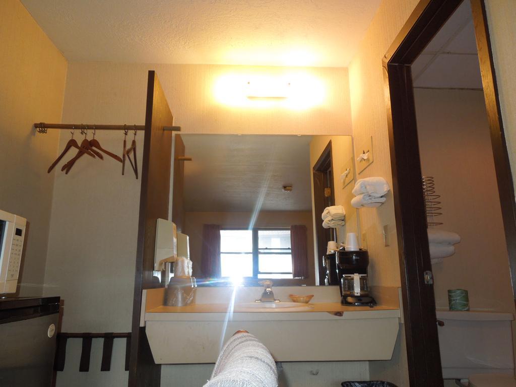 Knights Inn Endwell Экстерьер фото