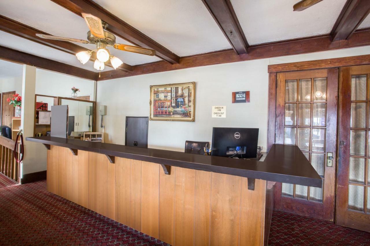 Knights Inn Endwell Экстерьер фото