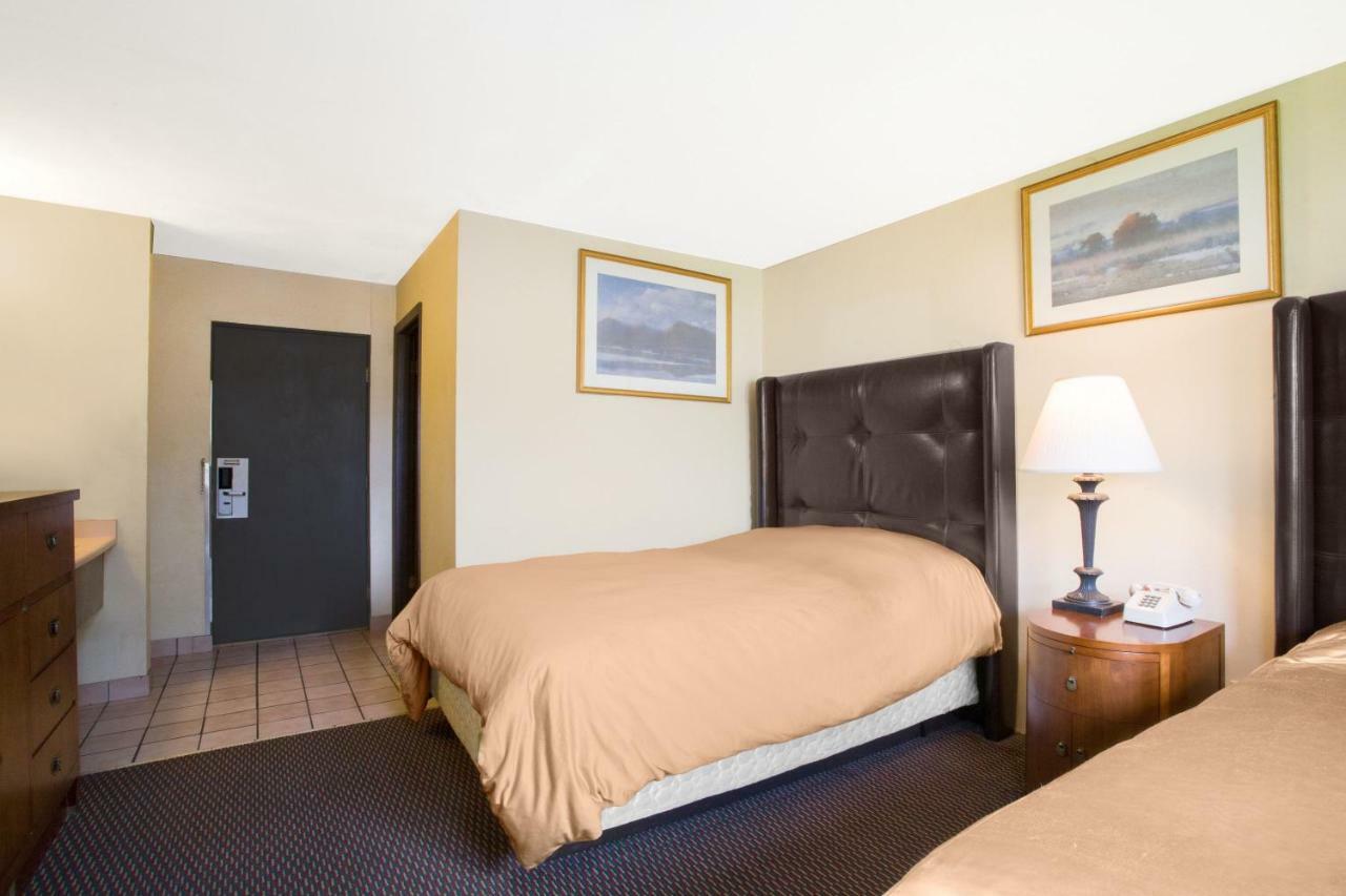 Knights Inn Endwell Экстерьер фото
